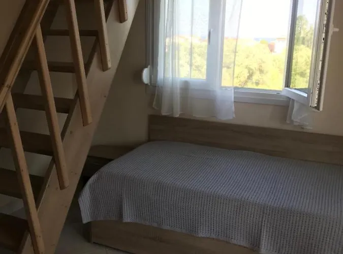 Sanni Salonikiou 3*